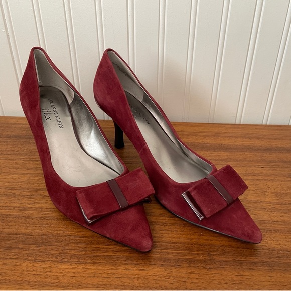 Anne Klein Burgundy Suede Heels with Bow - Picture 1 of 3